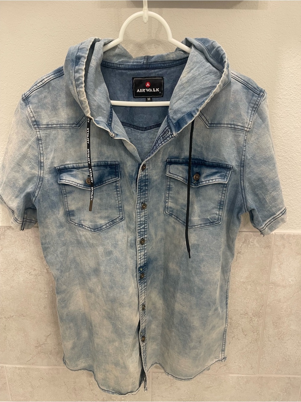 Airwalk Men’s Hooded Denim Shirt Size M Short Sleeve Washed Blue Skater Y2K